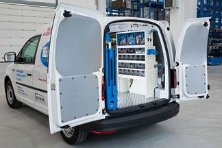 cajoneras transparentes en furgoneta equipada pequeña